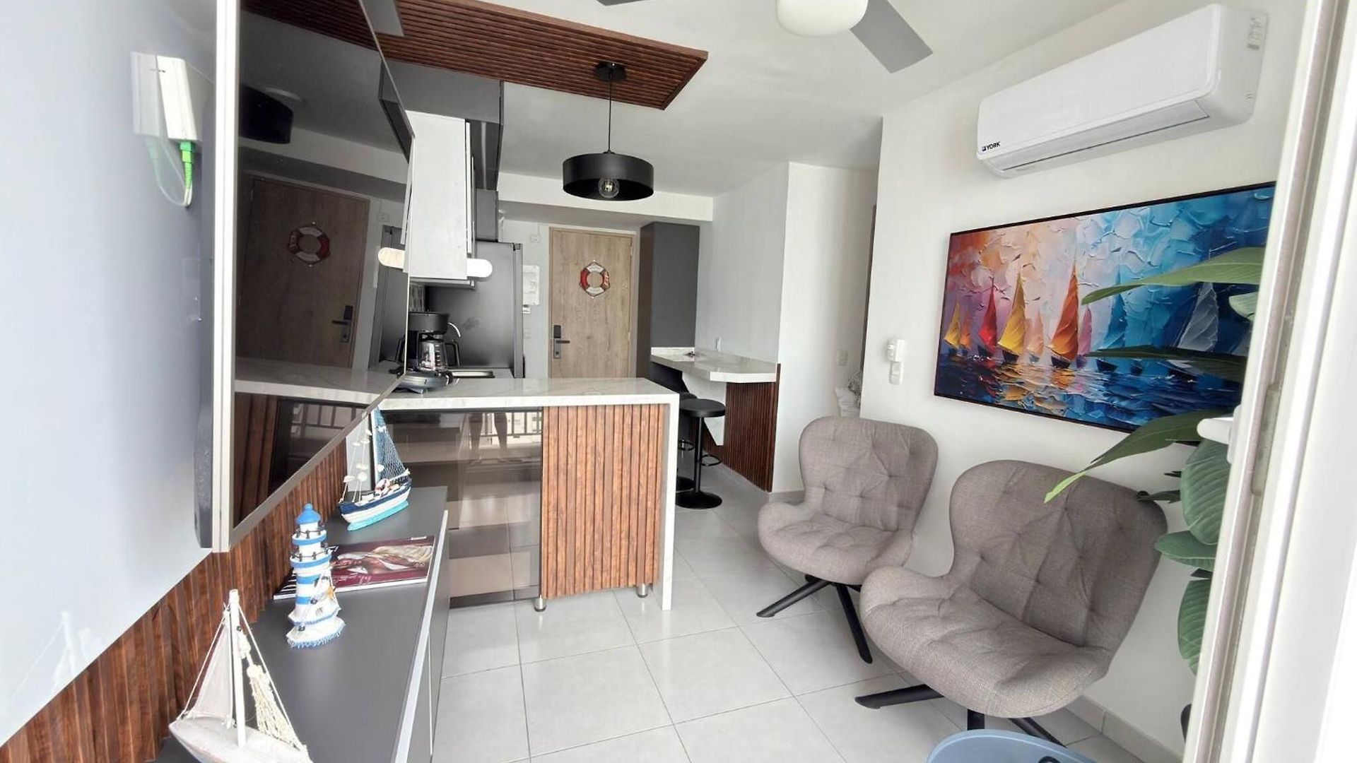 Exclusive 3 Bedroom - Sunset 47 *